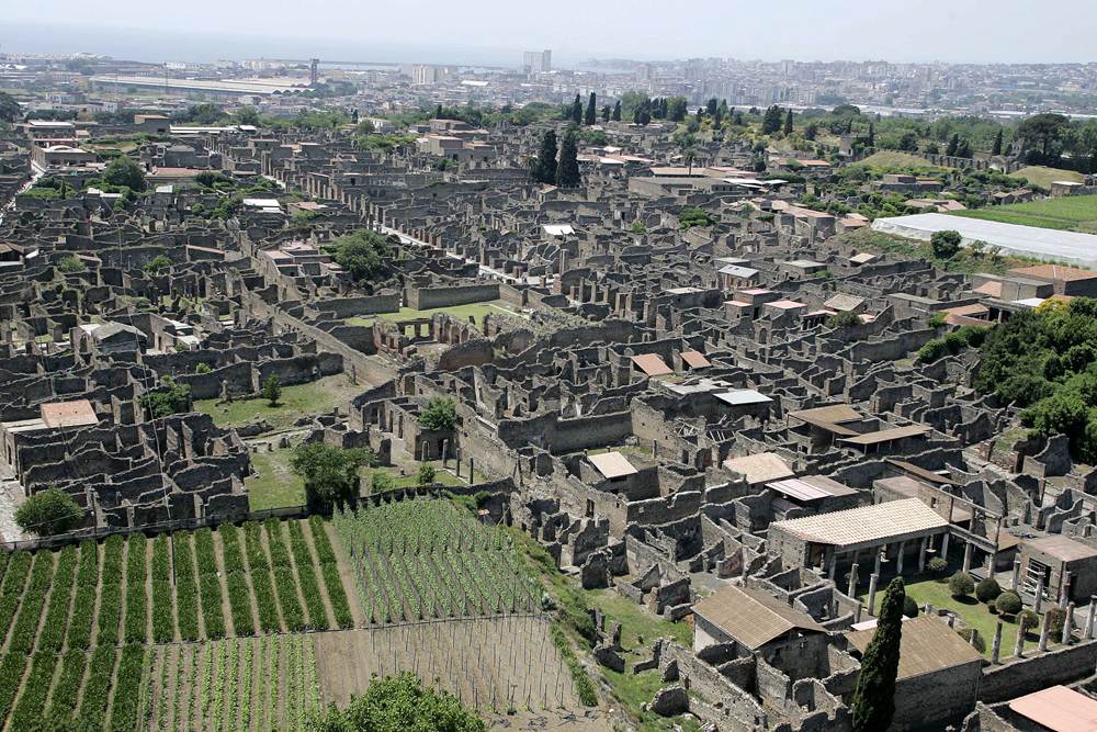 The season in which the eruption took place is of vital importance for us to understand the archaeology of PompeiiMany scholars wonder at how little mention the eruption received in ancient sourcesBut Pompeii was only a small town of 20,000 people/20