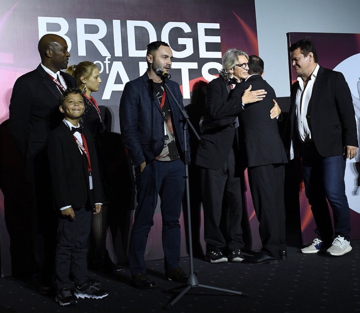 SalesIdea's tweet photo. Beverly Hills Bandits festival screening at IMFF in Rostov with director Vitaliy Versace Producer Greg Williams and cast including special guest Eric Roberts. #beverlyhillsbandits #imff #bridgeofarts #ericroberts #vitaliyversace #gregwilliams #festivalscreening #rostovondon https://t.co/CxYGCt07n3
