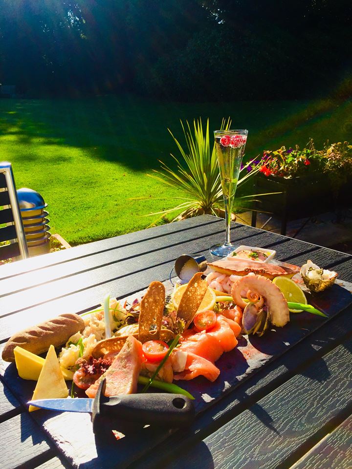 BWWillerbyManor's tweet photo. Avast, me hearties!

Our new seafood platter has sailed into Fig's Brasserie!

While the sun is shining and stormy seas are far away - come try a meal you and your crew will treasure! 🦐🦀🐙🐟🌤️ https://t.co/C2mVbhuOC6