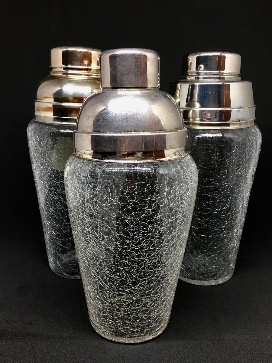 BcnVintage17's tweet photo. Coctelera de vidrio craquelado y tapa en plata #vintage #bartender #bar #cocktails #vintagecollection #raval #shaker #vintageshakers #vintageshop #glassandsilver #craquelado #glasscracked #glasscrackle https://t.co/KLgJdZ0bpr