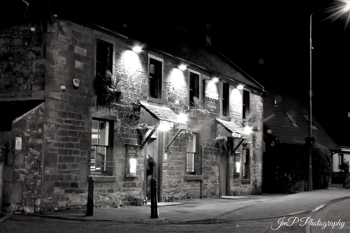 The Grapes pub in East Calder
