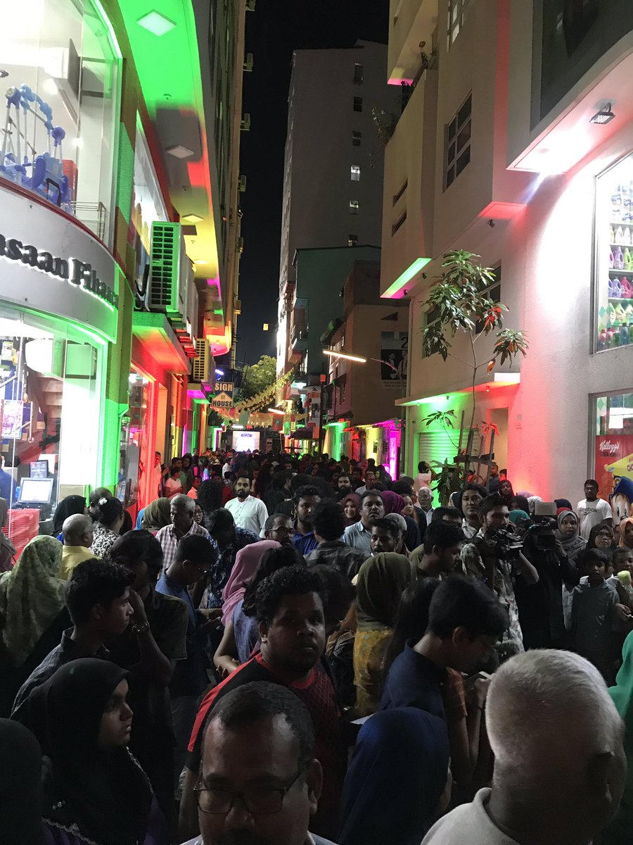 AhmedMahloof's tweet photo. 23 September vee rayyithunnah Eid akah.

Reyakee Galolhu Dhekunu rayyithunnah Eid eh. 

Allah iraadhafulhaaeku 21 October ves vaanee rayyithunnah adhi qaumah ehaamebodu Eid akah. https://t.co/8vapKJkARi