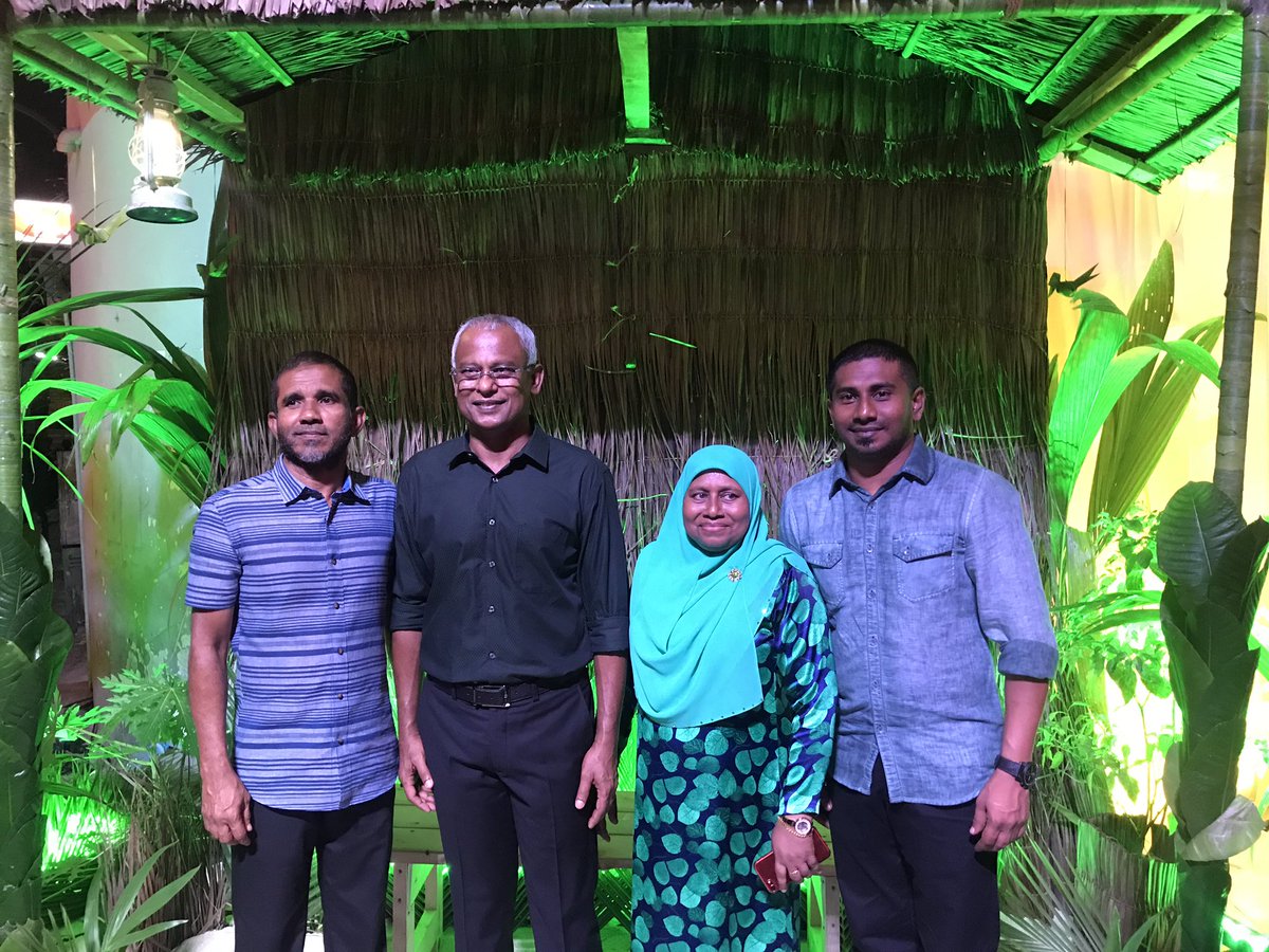 AhmedMahloof's tweet photo. 23 September vee rayyithunnah Eid akah.

Reyakee Galolhu Dhekunu rayyithunnah Eid eh. 

Allah iraadhafulhaaeku 21 October ves vaanee rayyithunnah adhi qaumah ehaamebodu Eid akah. https://t.co/8vapKJkARi