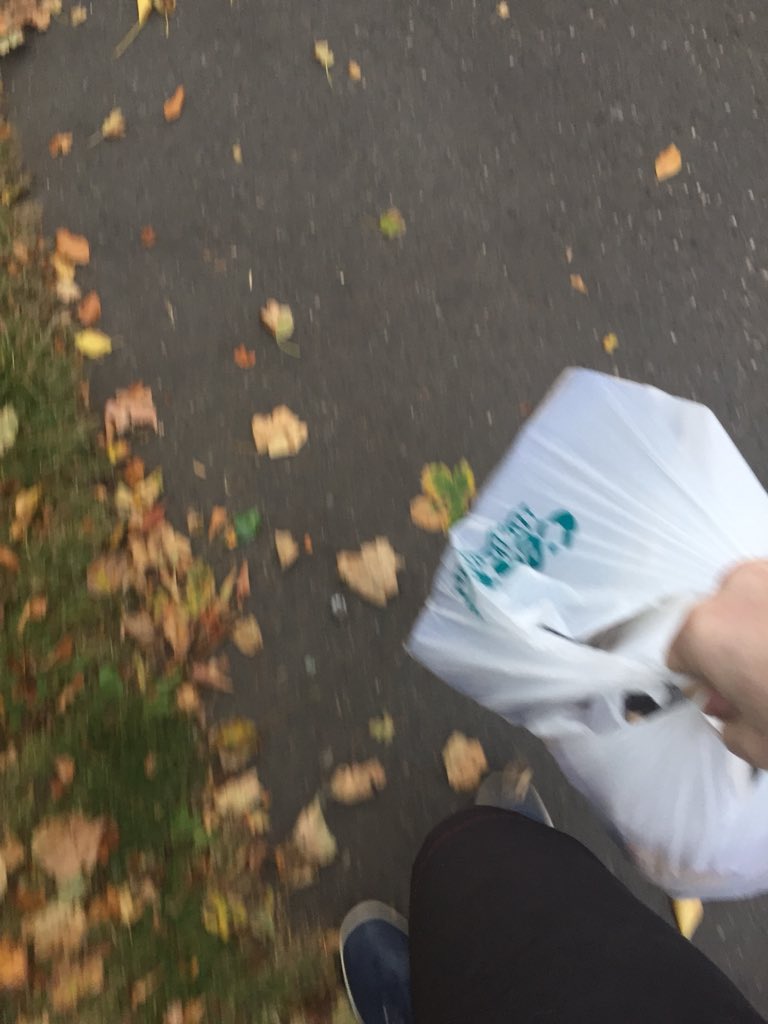 abtsag's tweet photo. #FridayMorning Thanks #Spar for your old bread these guys are gonna be happy #FriNeeeeeegh #Bono #SallyField #RIPTheEdge https://t.co/XZ8KIth3Q1