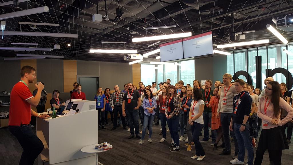 Amazing day starts at Google Warsaw office! :) 80+ dev community leaders from 40+ different cities <3 #GDGSummit #Warsaw
