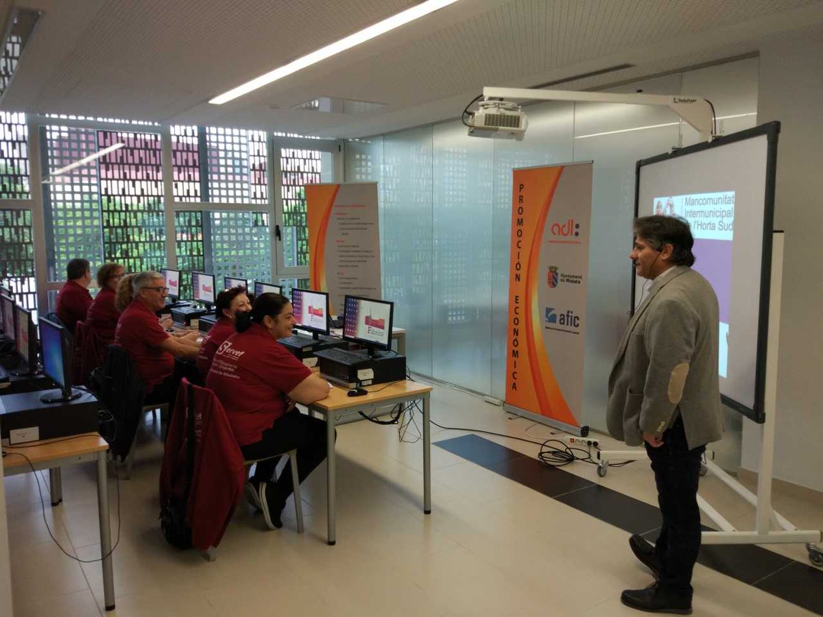 Tornen els cursets per a autònoms i d'orientació laboral de la Mancomunitat Horta Sud. Ahir, primeres xarrades a <a href="/AjMislata/">AjuntamentDeMislata</a>