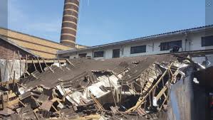 Ini antara masjid-masjid yang pernah runtuh apabila berlakunya bencana. Bukannya tak ada masjid yang runtuh.