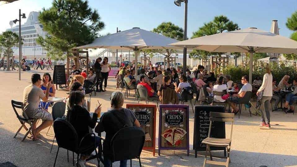 🚬💦 ♻️ Savez-vous qu'un mégot jeté par terre pollue en moyenne 500 litres d'eau ? Une solution pour inciter les terrasses de bar à les recycler sera lancée ce week-end à Marseille ➡️ tinyurl.com/yceu3zfv