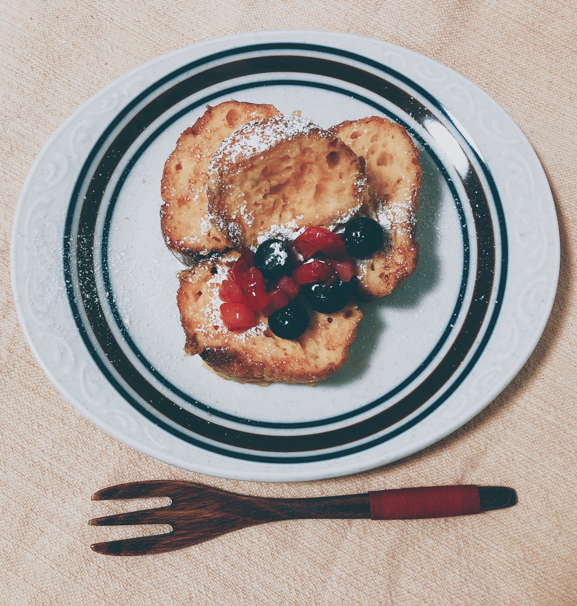 fujii_orin's tweet photo. 作ってみたFrench toast 🍞🍓 https://t.co/6X5lQlYpUQ
