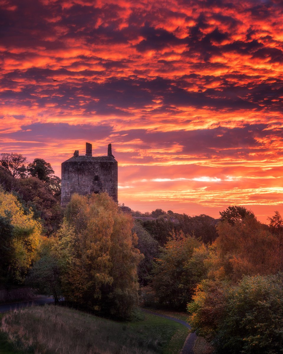 Looking on to Ravenscraig castle this morning. What a sky it was!! #Fife #Kirkcaldy #VisitFife