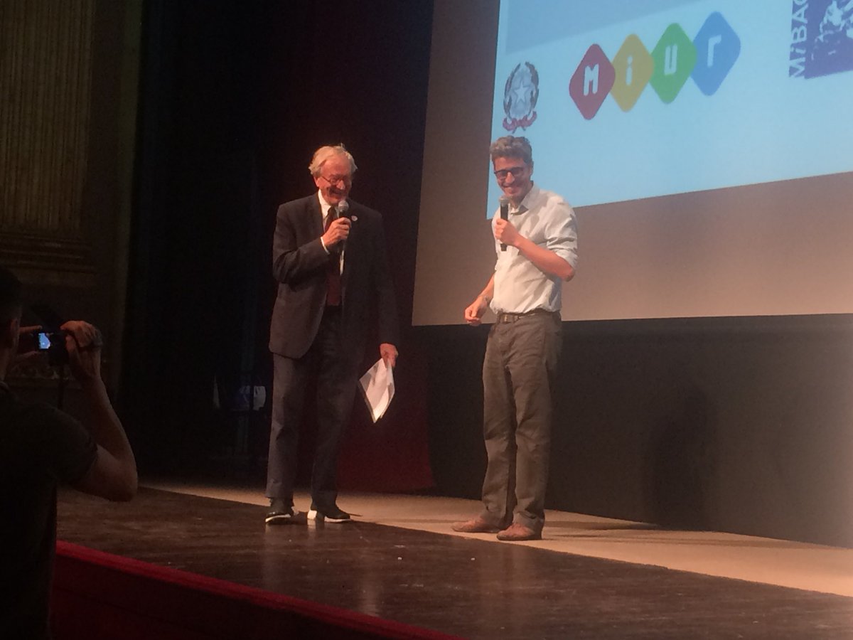LibriamociAS's tweet photo. “Non dovete mai pensare di essere inferiori ad un libro, un libro è per se stessi” @pif_iltestimone #testimonial di #Libriamoci racconta le sue letture ai ragazzi delle scuole di #Roma https://t.co/Zn1rEL2h0F