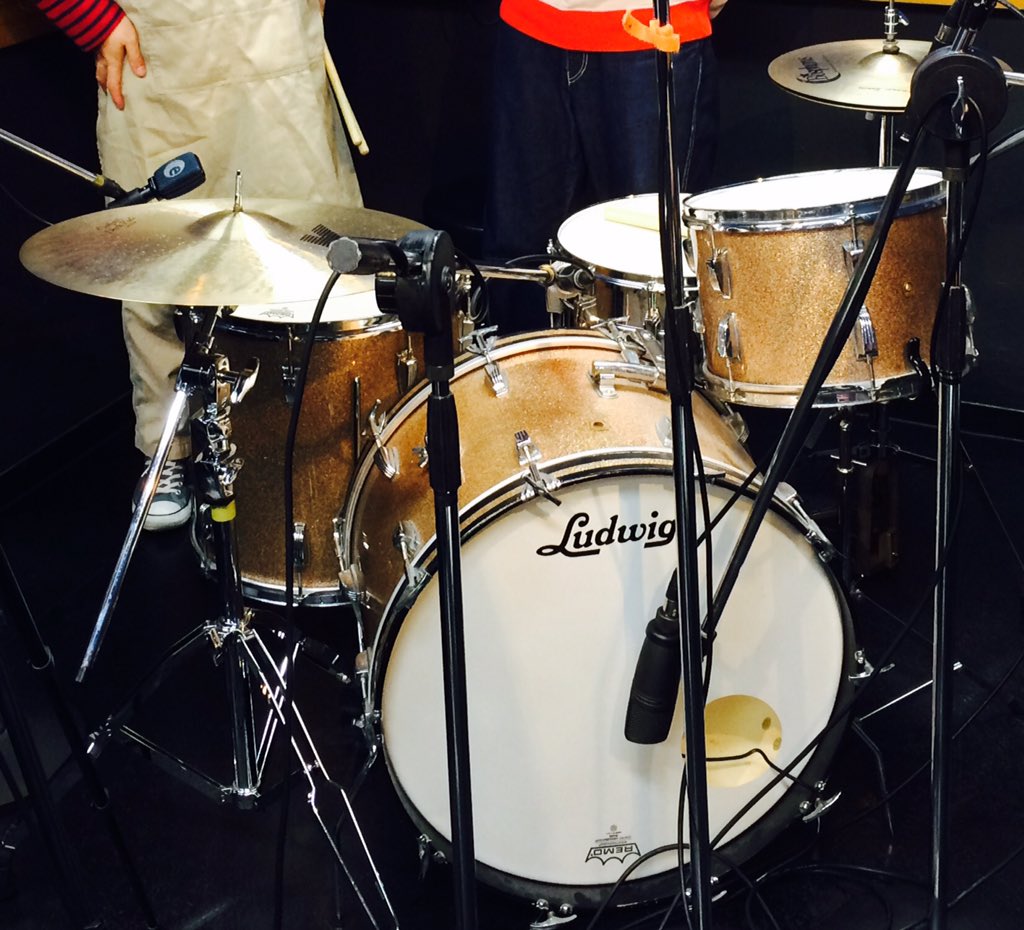 drumasayuki's tweet photo. ドラムネットのみんなと色々な音録ったり叩いたりしてみようのとても楽しい会でした☆こういう遊び本当に大好きです。笑
今日の模様も近日公開されるかもしれませんのでぜひ見てみてください✨
https://t.co/jyuOyt0PfW
#ドラムネット
#Drumnet
#ludwig https://t.co/aJFVjMsWDn
