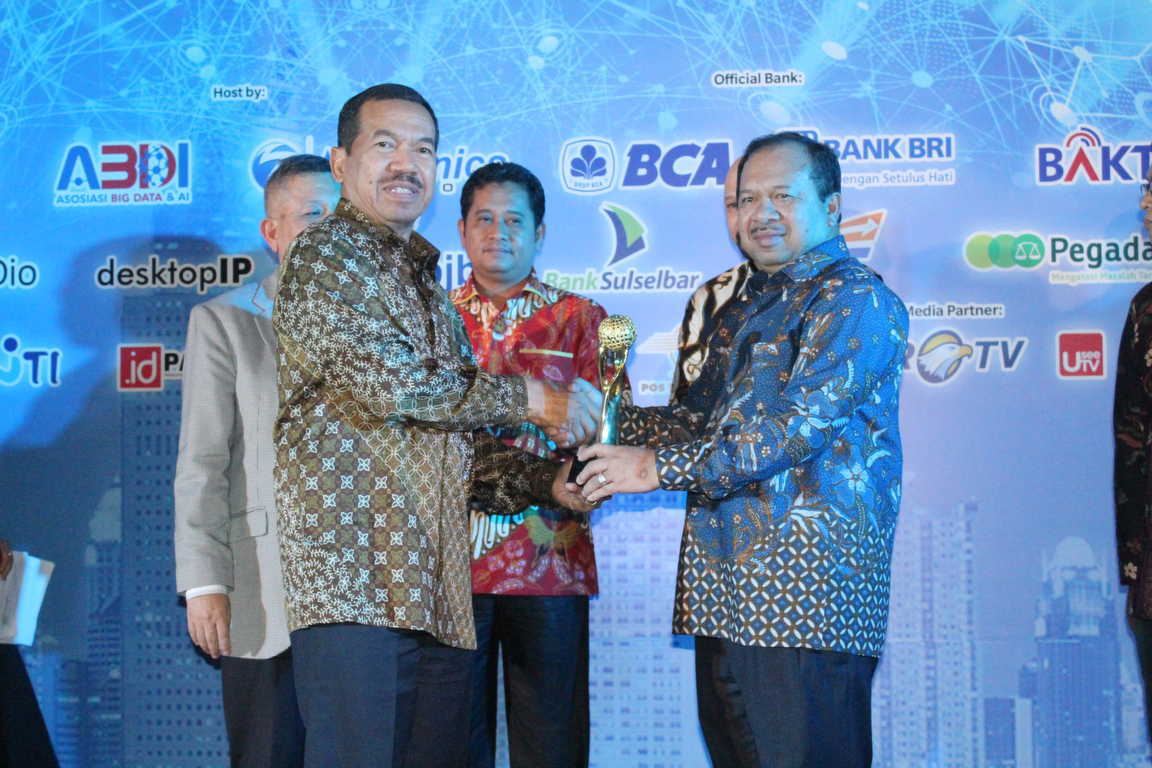 ditjen_inovasi's tweet image. &quot;Dirjen Penguatan Inovasi Raih Penghargaan di ajang DataGovAi 2018&quot;

Selengkapnya : bit.ly/2q26Fxe

#DataGovAi2018 #BigData2018 #inovasi #indonesia #kemristekdikti