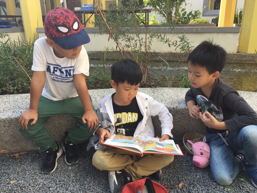 ErinScripnick's tweet photo. @SASchina Pudong Kinder std participated in #outdoord a little early this year. The weather was perfect and authentic student engagement could be seen at every moment. #pdesrocks @elainevoge https://t.co/LrGxHeudDw