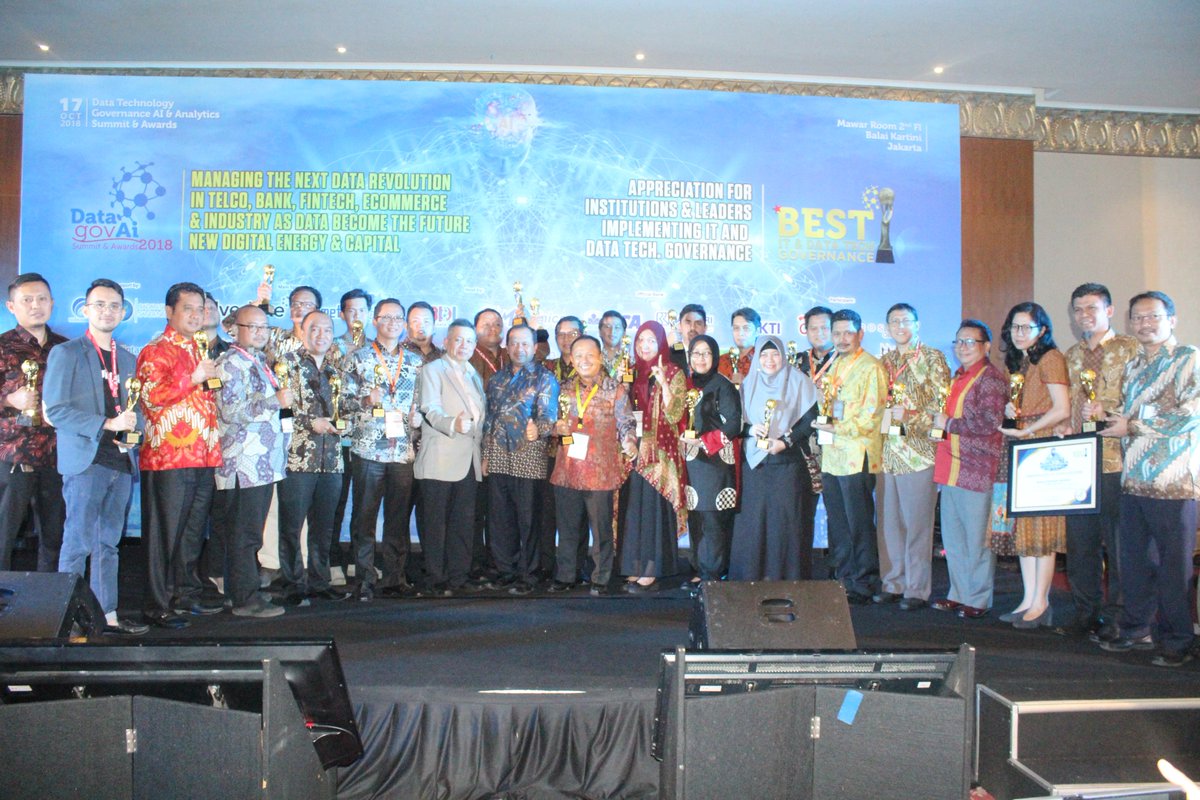 ditjen_inovasi's tweet image. &quot;Dirjen Penguatan Inovasi Raih Penghargaan di ajang DataGovAi 2018&quot;

Selengkapnya : bit.ly/2q26Fxe

#DataGovAi2018 #BigData2018 #inovasi #indonesia #kemristekdikti