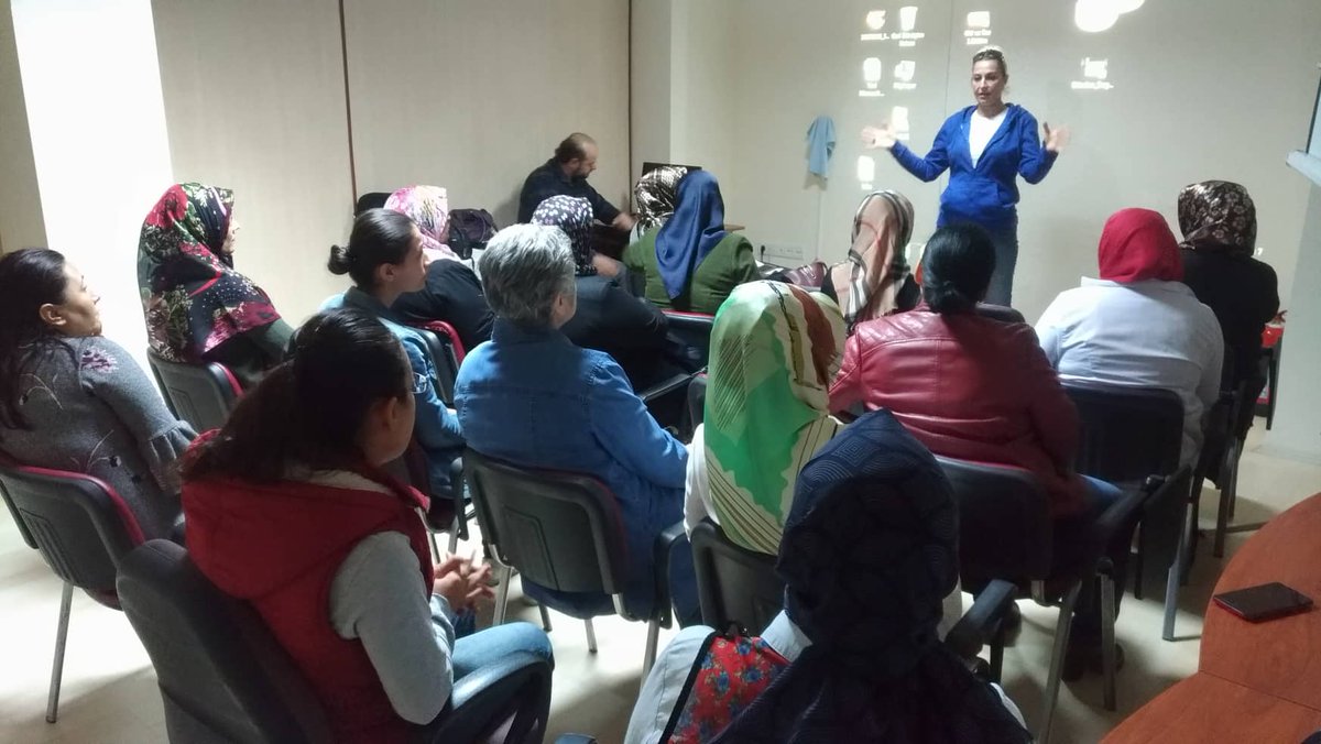 2011AYASLOKAL's tweet photo. ANKARA BÜYÜKŞEHİR BELEDİYESİ AYAŞ HANIMLAR LOKALİMİZDE "SOSYAL YAŞAMDA BİLİNÇLİYİM" PROGRAMI KAPSAMINDA ANKARA İL EMNİYET MÜDÜRLÜĞÜ TARAFINDAN " KADINA YÖNELİK ŞİDDET, HIRSIZLIK- KAPKAÇ VE SİBER SUÇLAR" KONULU SEMİNER VERİLMİŞTİR.KATILAN ÜYELERİMİZE TEŞEKKÜRLER..@emineko97923737 https://t.co/oNsSZRKC2S