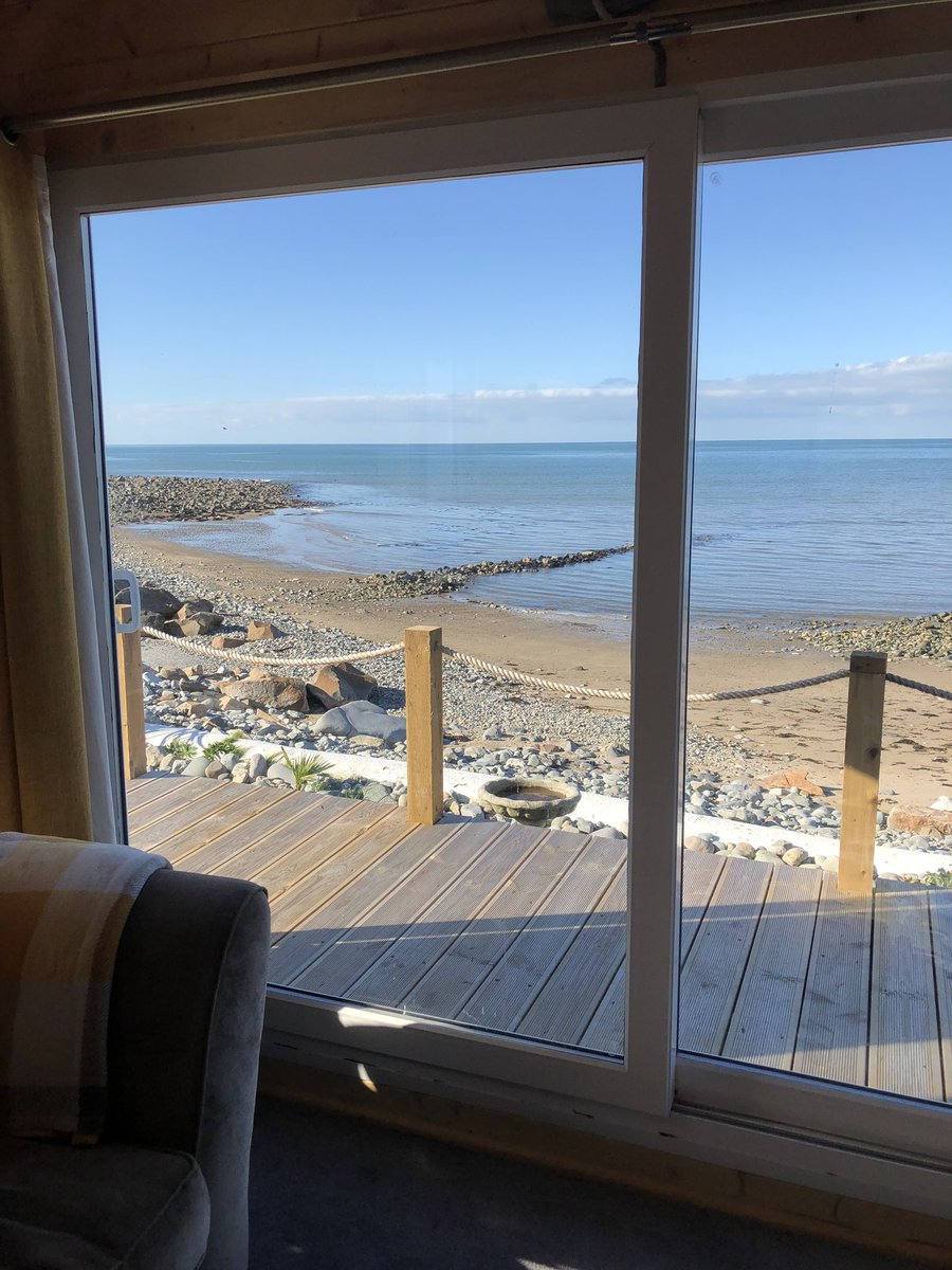 UniqueCeramics's tweet photo. Such a beautiful day again should I collect drift wood today or sea glass? https://t.co/EhtAo3bkYs