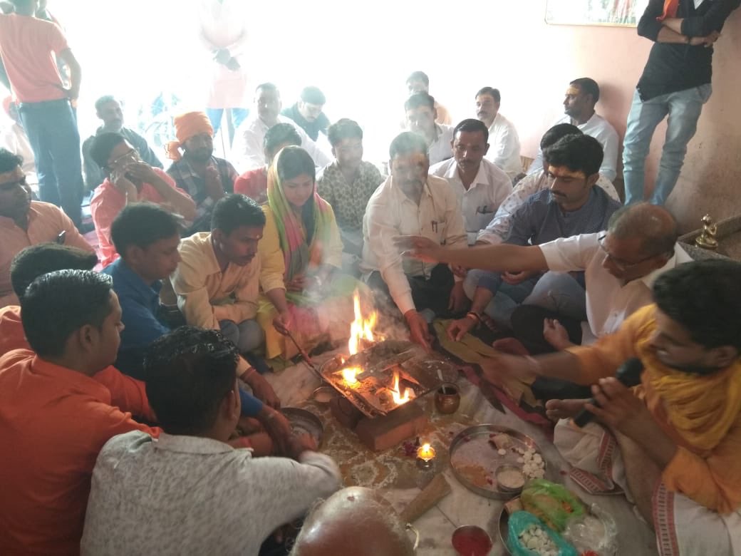 Nutan4bjp's tweet photo. विजयदशमी के अवसर पर हिंदू युवा वहिनी द्वारा आयोजित हवन में प्रतिभाग किया https://t.co/t4jBkH2kAl