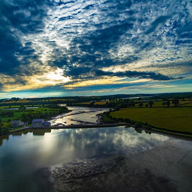bigwelshpaul's tweet photo. A shot from the last time I flew my drone. Carew Tidal Mill with an imposing sky. #dji #phantom3advanced #carewtidalmill #pembrokeshire #pembrokeshirecoastnationalpark #aerialphoto #dronephotography #drone #viewfromthesky #bigwelshpaulphotography https://t.co/UdxLlAbw46