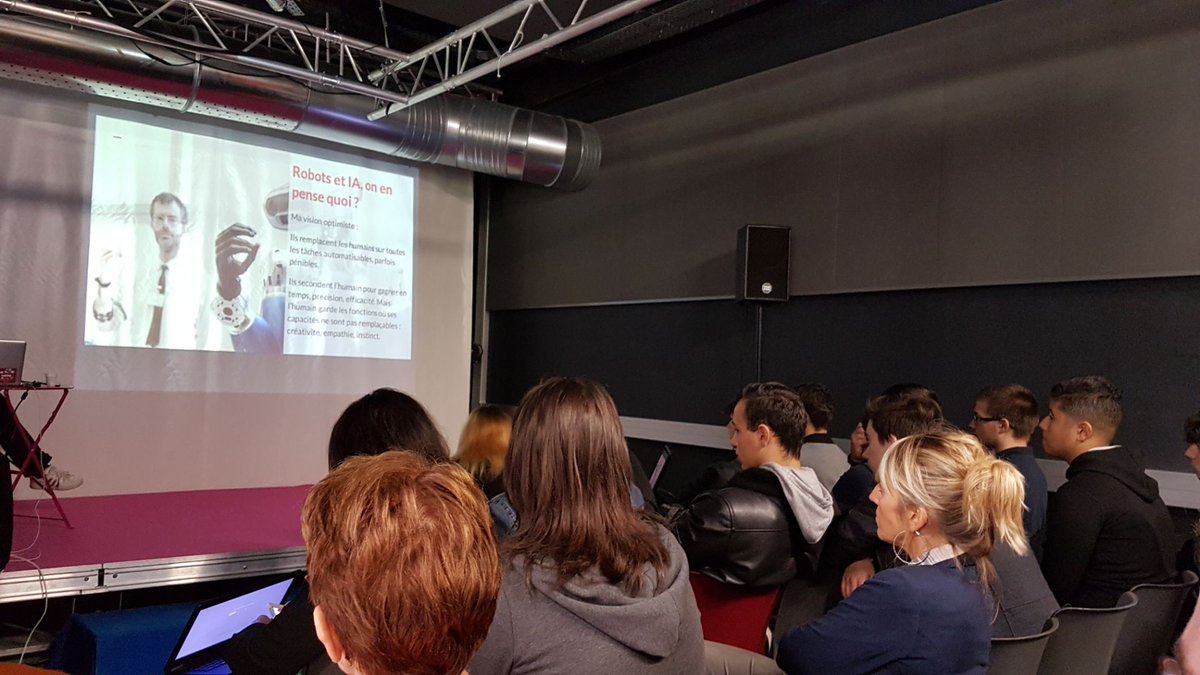 CMSOsecteur332's tweet photo. C'est parti pour le salon du numerique avec l'équipe de Libourne 😍 @LinkLibourne @CMSudOuest @JaimeCMArkea https://t.co/JmJfmUkMxX