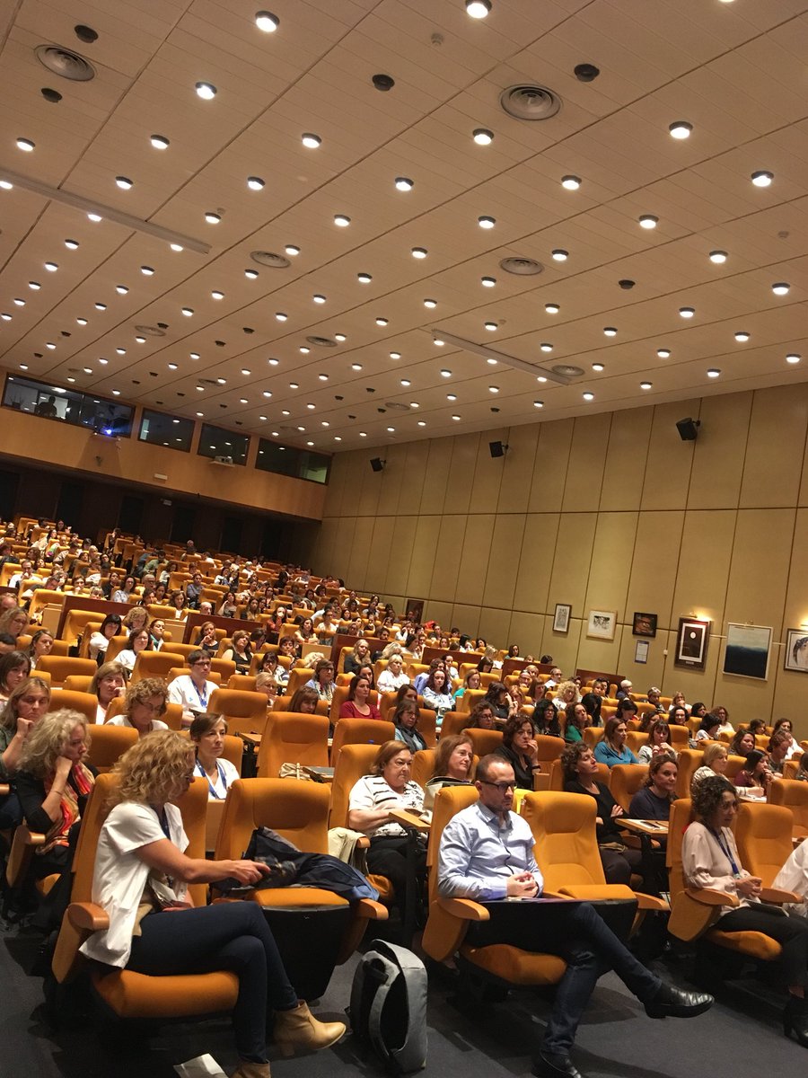 Montmartnurse's tweet photo. Gran èxit de convocatòria. Mes de 300 professionals avui en la Jornada dels 5 hospitals  @NuriaVilaBat @vallhebron en el debat #5HSeguretatCures https://t.co/e4gCAa88sQ