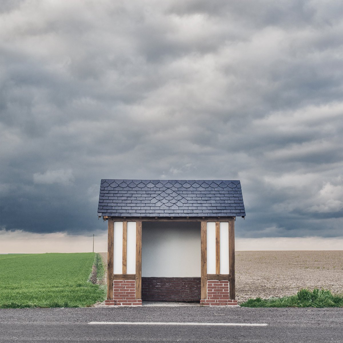 FidalPhoto's tweet photo. [#YouthPhotographyAwards] Pour réaliser son projet "Départementales", Antoine Schoenfeld a parcouru les #routes de #France afin de mettre en lumière les "abandonnées de la route". Il rejoint la compétition !

► Participez vous aussi : https://t.co/A2rZzynWgQ

© A. Schoenfeld https://t.co/QN9cMRlS47