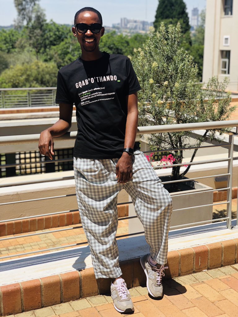 lelowhatsgood's tweet photo. Gqab’o’thando - A leaf of love (queer) 🍃♥️🏳️‍🌈

origin: isiXhosa #FindNewWords https://t.co/8DJrrT3qeH