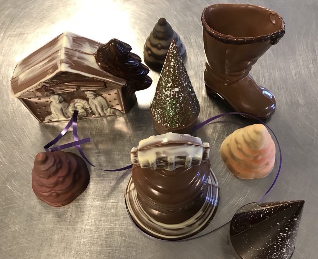 We zijn begonnen met ons assortiment kerstgeschenken van chocolade.......
#ijs #chocolade #relatiegeschenken #kerstcadeaus #chocoladeletters #kerstbonbons #teveelomoptenoemen