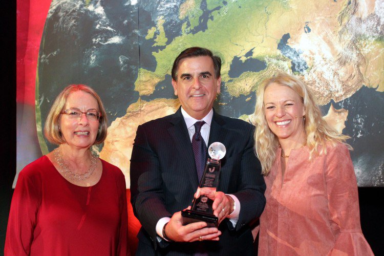 AnnetteZoepf's tweet photo. 2018 IAVE Global Corporate Volunteering Awards, 25th IAVE World Volunteer Conference, Augsburg
...and the winners are...
Global Corporate Volunteer Award - The Tata Group
German Program Award - Berlin Social Academy
Disaster Volunteer Programm Award - UPS
#IAVEinAugsburg https://t.co/otcyN2dmYW