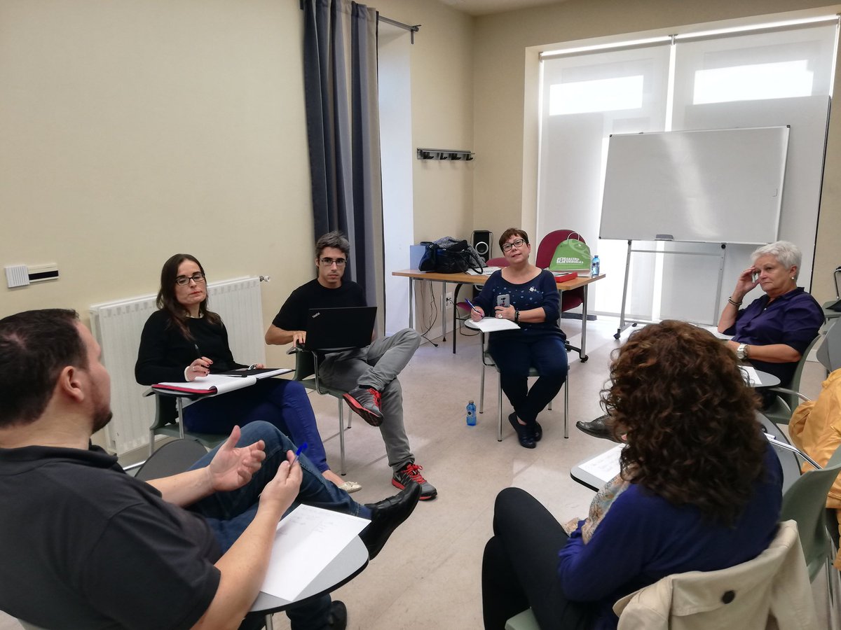 SCPMLBalbuenaC's tweet image. Grupo de trabajo sobre redes sociales generales y su uso en el aula como recurso didáctico #MatematicasRRSS @fespm_es @SandraDazBethen @pbeltranp