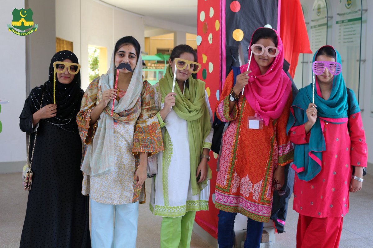 namalglobal's tweet photo. It was a fun activity for freshers in which students were given Photo props and they posed for the pictures.
#Namal #College https://t.co/mwhjf8jqaL