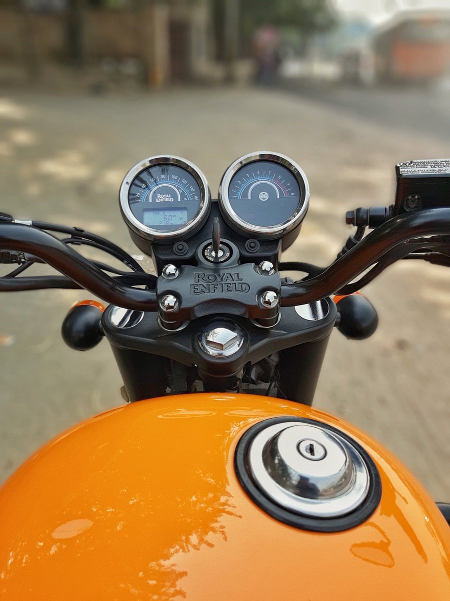 ExploreWithRoy's tweet photo. Weekend love...😁🤩
@royalenfield #ThunderbirdX #TBX #RidePure #ABitOfYourself #RidePure https://t.co/MDfXGB3Qe5