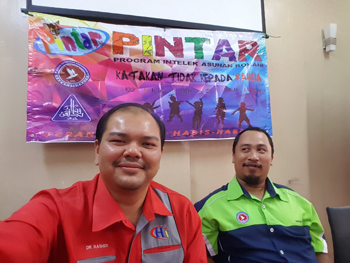 PMK_MALAYSIA's tweet photo. Hebat! Itulah yang saya boleh katakan mengenai program ini. Semoga peserta2 dari Sekolah Rendah sekitar Muar mendapat manfaat dari program Pintar 2.0 ini. Tahniah buat penganjur bersama, AADK dan PPD Muar. #pdh #teamPMK #homedicare #pmkHRT https://t.co/VFPFOCuMO8