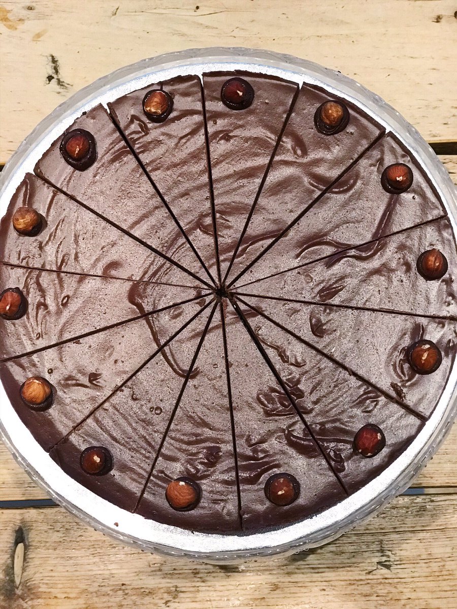 Lumaloves's tweet photo. Happy Friday everyone! Fancy a piece of this fantastic vegan cake? 😋
.
.
.
Hazelnut Chocolate raw Cake ✨
.
.
.
#friday #fridayay #realcakes #hazelnut #healthycake #cake #chocolate #foodie #vegan #eatclean #feelgood #healthyeating #london #sw19 #wimbledon #vegansofinstagram https://t.co/aZLwL6CDiL
