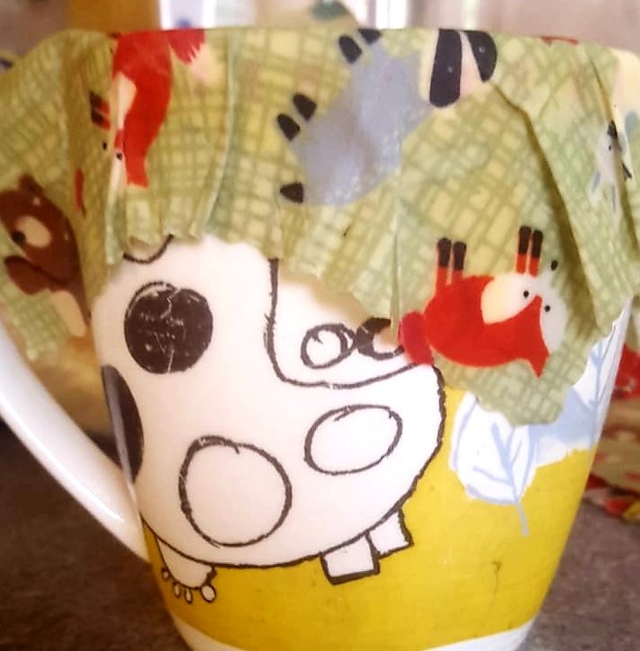 My dog tried to drink my tea!! It has stood for awhile and is no longer hot.
But I've got it covered. Bumble Wrap saves my tea! #doglovers
#ecofriendly #plasticfree #ecoliving #bumblewrap #beeswaxwraps