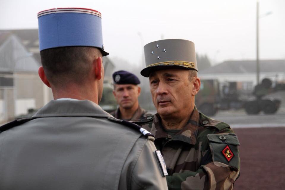 armeeszoneouest's tweet image. Le GCA Parlanti #OGZDSO s’est rendu cette semaine au #2RMAT #Bruz . Il s'est entretenu avec les différents représentants des personnels civils et militaires. ▶️facebook.com/29908308054213…