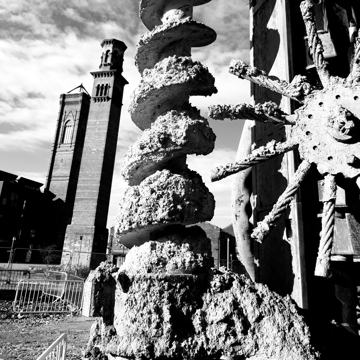 WaiteStewart's tweet photo. Piling Rig - in the background TowerWorks- Leeds 
@LeedsNews 
@LeedsSouthBank 
#towerworks 
#LeedsCityRegion 
#artyfriday 
@WeAreMcAlpine https://t.co/oHUkq2O16g