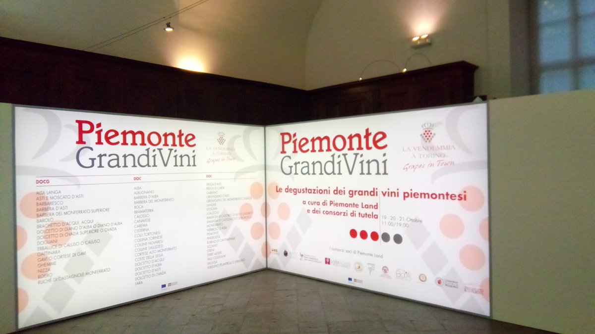 Inauguriamo nelle sale espositive dell'#Archivio l'evento promosso da @VendemmiaTorino fino al 21 ottobre, dalle 11 alle 19 @igerspiemonte con @AnnParigi @regionepiemonte #GrapesInTown #Torino @CamcomM