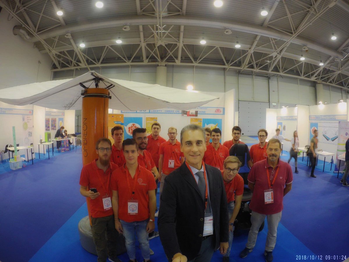 MakerFaireRome's tweet photo. Il futuro delle imprese inizia (anche) dalla scuola: vi presentiamo i progetti del #ITSMeccatronicoVeneto visti a #MFR18: ben 7, compreso quello che si è guadagnato anche il #MakerofMerit! https://t.co/CS4MKSOy7z https://t.co/ozEBdthRLN