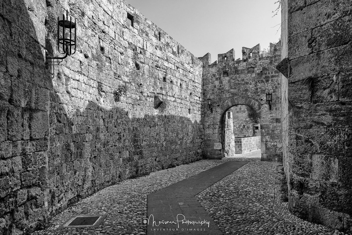 MEMORY OF OLD STONES #Rhodes #VisitRhodes #Rhodos #middleage #memories #follow #followme #street #Visitgreece #messner #messnerphotography #IloveGreece #blackandwhite #greece #streetphotography #old #natgeo #medieval #cityscapephotography #natgeowild #nationalgeographic #bandw