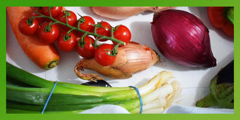 Plenty_UK's tweet photo. Here is a nifty #HouseholdHack to keep fruit and veg fresh - line your fridge trays with a few sheets of Plenty, sit back, relax and enjoy their extended shelf life! 🍅🍍🥕 https://t.co/n9Frabd5zy