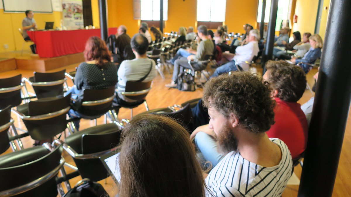 Deixalles's tweet photo. #Jornada #Prevenció #Reutilització #EconomiaCircular
David Franquesa de #eReuse exposa els circuits locals de reutilització d'ordinadors
#zerowaste #reuse #reutilitzacio #reutilizacion #recycling #socialimpact https://t.co/SNYk4NklwM