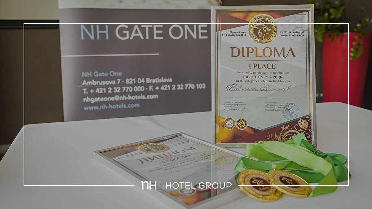 MinorHotelsEUAM's tweet photo. Nuestro NH Bratislava Gate One ha instalado ocho colmenas en el tejado de su hotel que contribuyen a la apicultura y la protección de las abejas. Esta acción no solo dará vida al hotel, sino que también lo beneficiará con su propia producción de abejas. #NHEnvironment https://t.co/y616kzPgHw