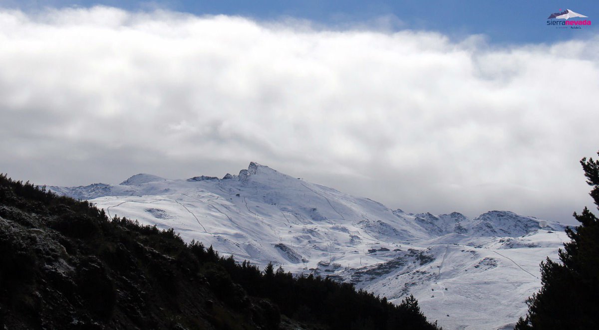websierranevada's tweet photo. #SierraNevada haciendo honor a su nombre... 
https://t.co/TsiUDZ7eMu 
📸19/10/2018 https://t.co/xa25ns4IVo