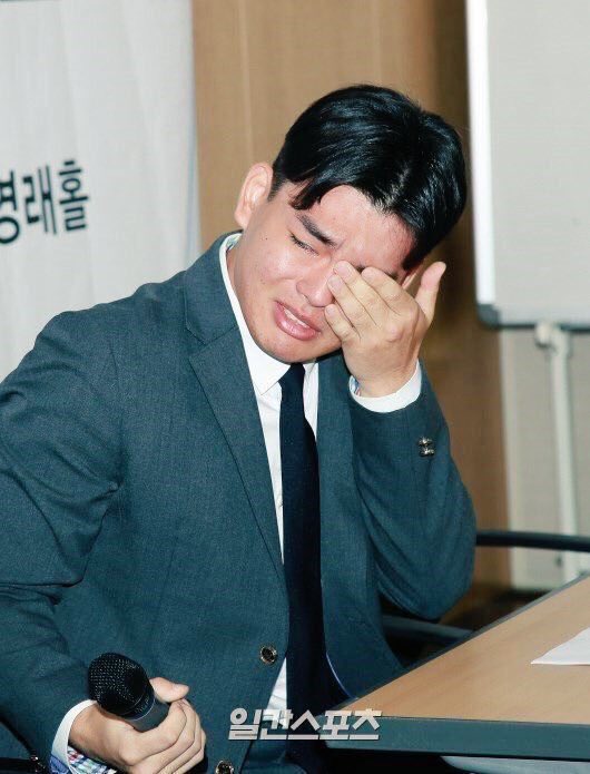 The East Light raising their voice about how they were abused all these years in their company, The oldest in the group is barely 18 years old, Armys they need to be heard, please help to bring them justice!

#JusticeForTheEastLight
#ENDviolence