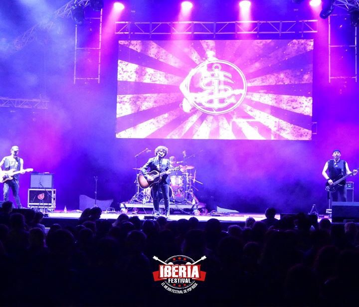 IberiaFestival's tweet photo. Iberia Sumergida trajo a #IberiaFestival lo mejor de Héroes del Silencio, con títulos como el que da nombre al grupo o 'Maldito Duende', 'Avalancha' y 'Entre dos tierras'. 
Con una puesta en escena redonda, cumplieron de  sobra las expectativas 
Que te parecieron? https://t.co/1SEnit4j01