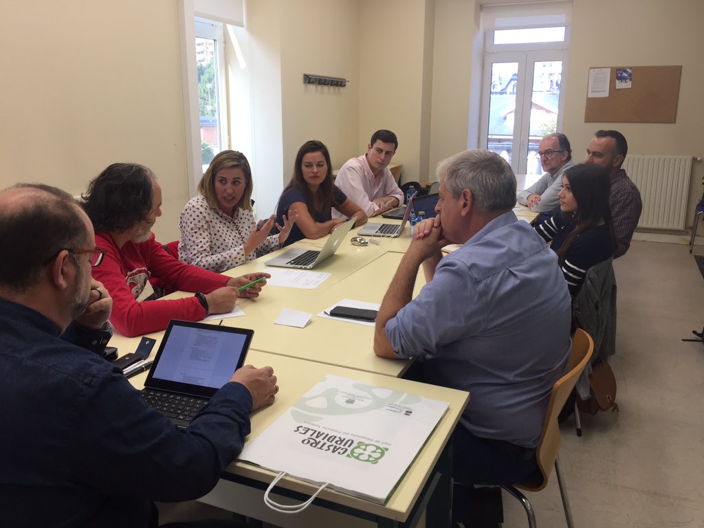 fespm_es's tweet image. #MatematicasRRSS Grupo1 Análisis del papel de las RRSS en la sociedad y presencia de las Matemáticas en las mismas. Coordinadora Ana de la Fuente