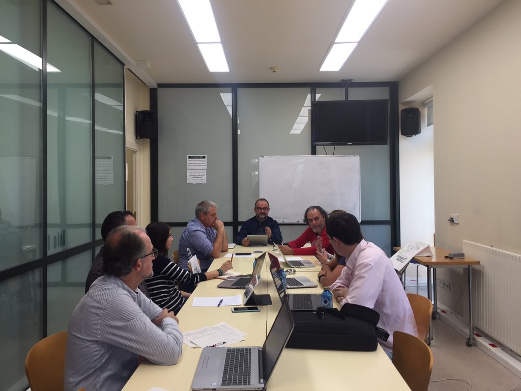 fespm_es's tweet image. #MatematicasRRSS Grupo1 Análisis del papel de las RRSS en la sociedad y presencia de las Matemáticas en las mismas. Coordinadora Ana de la Fuente