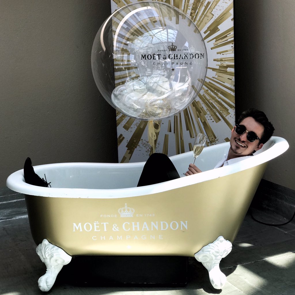 thejoburgfoodie's tweet image. The only way to spend #ChampagneDay is with @tsogosun &amp;amp; Moët &amp;amp; Chandon! #MustBeMoet #TsogoWine