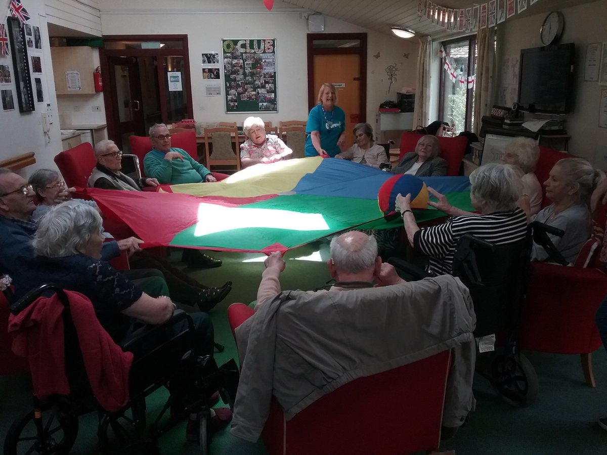 QuantumCareLtd's tweet image. Richard Cox House residents enjoyed playing parachute games this morning, this involved light fun exercise for everyone to enjoy! #parachutefun #oomphgames #lightexercise #quantumcare